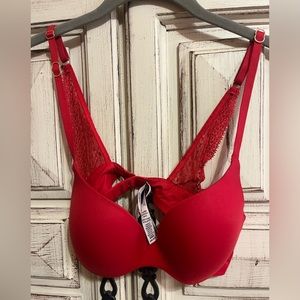 Victoria’s Secret bra. Red size 32 B